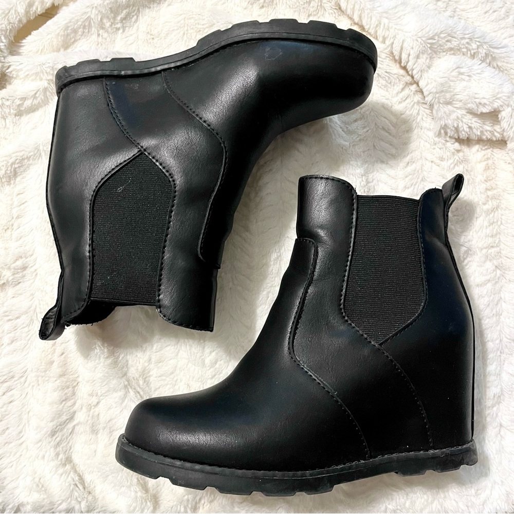 Universal Thread Black Wedge Boots Size 7.5